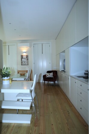 Interior - City center apartment, comfortable, quiet, Wifi, AirCondic and Balcony (Porto)