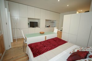 1 chambre, bureau, fer et planche à repasser, Wi-Fi