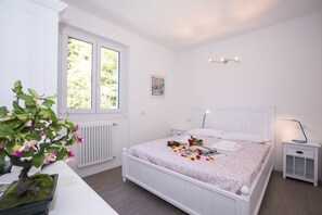 2 chambres, fer et planche à repasser, Wi-Fi gratuit, draps fournis