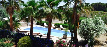 AUTHENTIC VILLA IBICENCA BETWEEN THE MOUNTAINS, 10 MIN FROM THE BEACH.