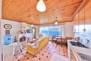 Family Apartment, 3 Bedrooms, Kitchen, Sea View | Living area