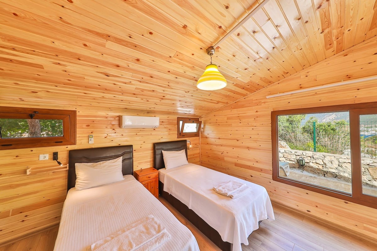 Traditionele Twin kamer | Select Comfort-bedden, een kluis op de kamer