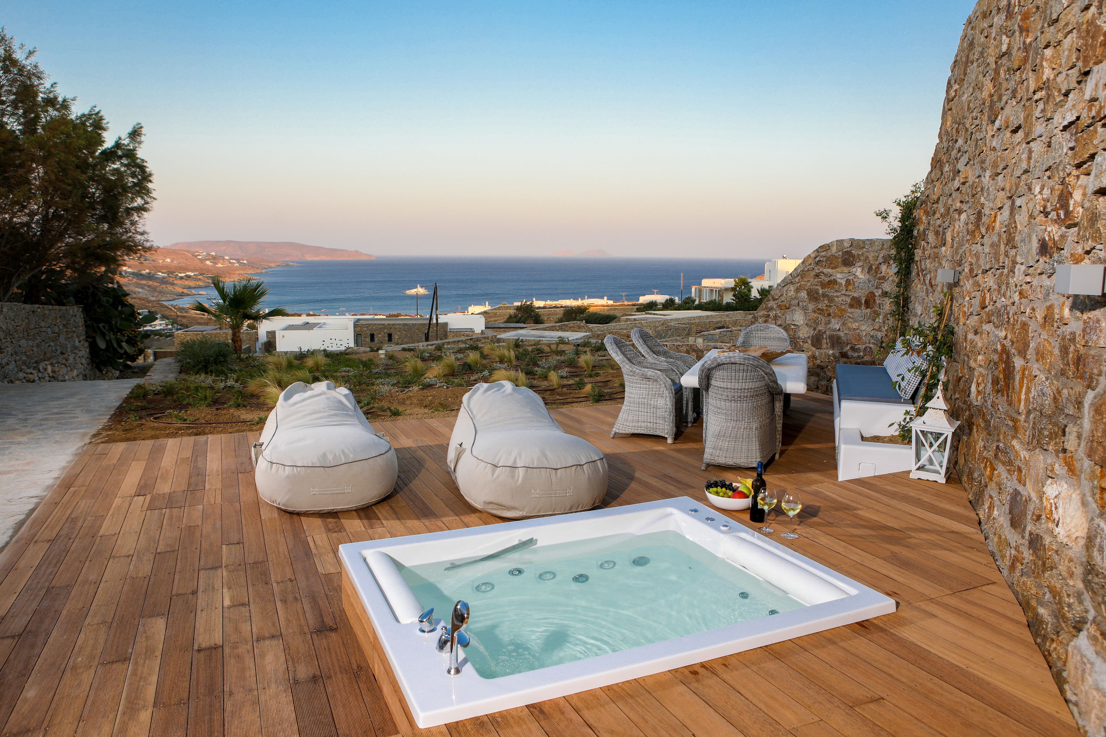 Outdoor spa tub