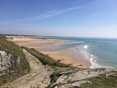 Idealmente situado entre el Mont Saint Michel y las playas del desembarco