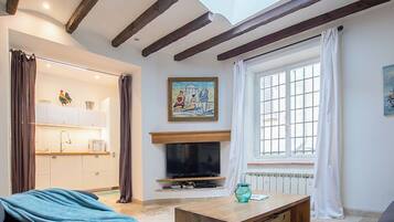 TV connectée, livres, chaßne hi-fi