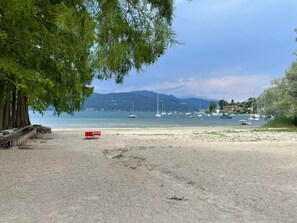 Plage à proximité, chaises longues