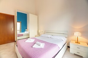 3 chambres, fer et planche à repasser, Wi-Fi, draps fournis