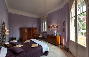 5 slaapkamers, een strijkplank/strijkijzer, internet, beddengoed