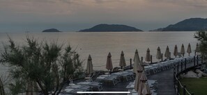 تناول الطعام بالخارج