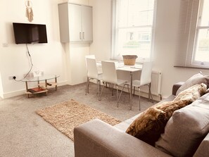 Smart TV - Elthorne Luxury Apartments  EL1 (Greater London)