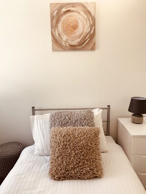 2 bedrooms, iron/ironing board, free WiFi