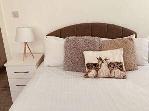 2 bedrooms, iron/ironing board, free WiFi - Elthorne Luxury Apartments  EL1 (Greater London)