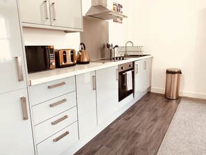 Private kitchen - Elthorne Luxury Apartments  EL1 (Greater London)