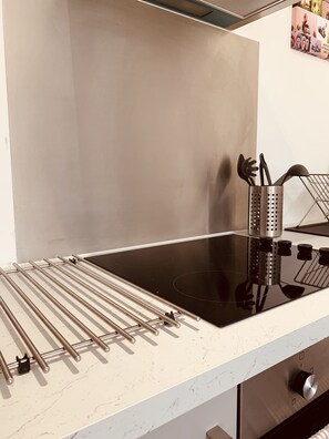 Private kitchen - Elthorne Luxury Apartments  EL1 (Greater London)