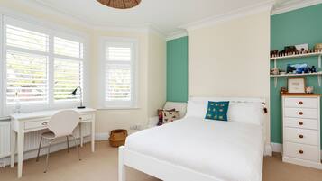 4 bedrooms, WiFi, bed sheets