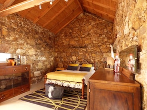 7 chambres, fer et planche à repasser, Wi-Fi, draps fournis
