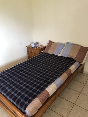 1 bedroom, bed sheets