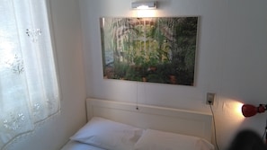 1 soverom, internettilgang og sengetøy