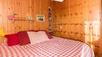 9 bedrooms, iron/ironing board, free cots/infant beds, free WiFi