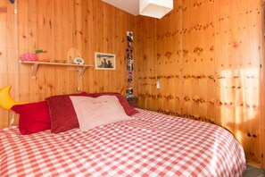 Family Apartment, 2 Bedrooms | 9 bedrooms, iron/ironing board, free cots/infant beds, free WiFi - Appartamento Le Regine (Abetone Cutigliano)