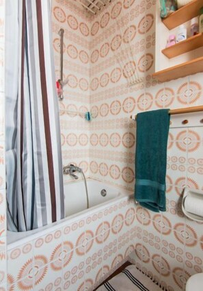 Appartement Familial, 2 chambres | Salle de bain