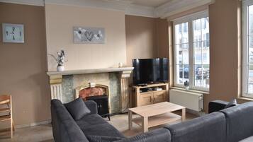 TV connectée, livres, chaßne hi-fi