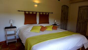 10 camere, una scrivania, ferro/asse da stiro, Wi-Fi gratuito