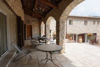 Quiet La Buisse estate with tennis court, heated swimming pool, ideal for families