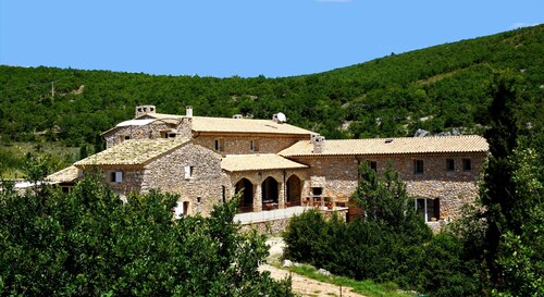 Domaine La Buisse au calme absolu avec tennis, piscine chauffée, idéal familles