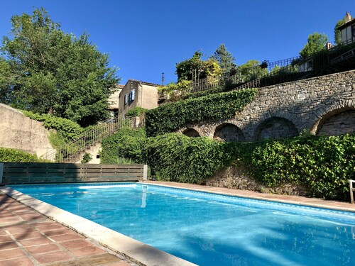 Rustic simplicity, comfort, sublime views and spectacular pool!