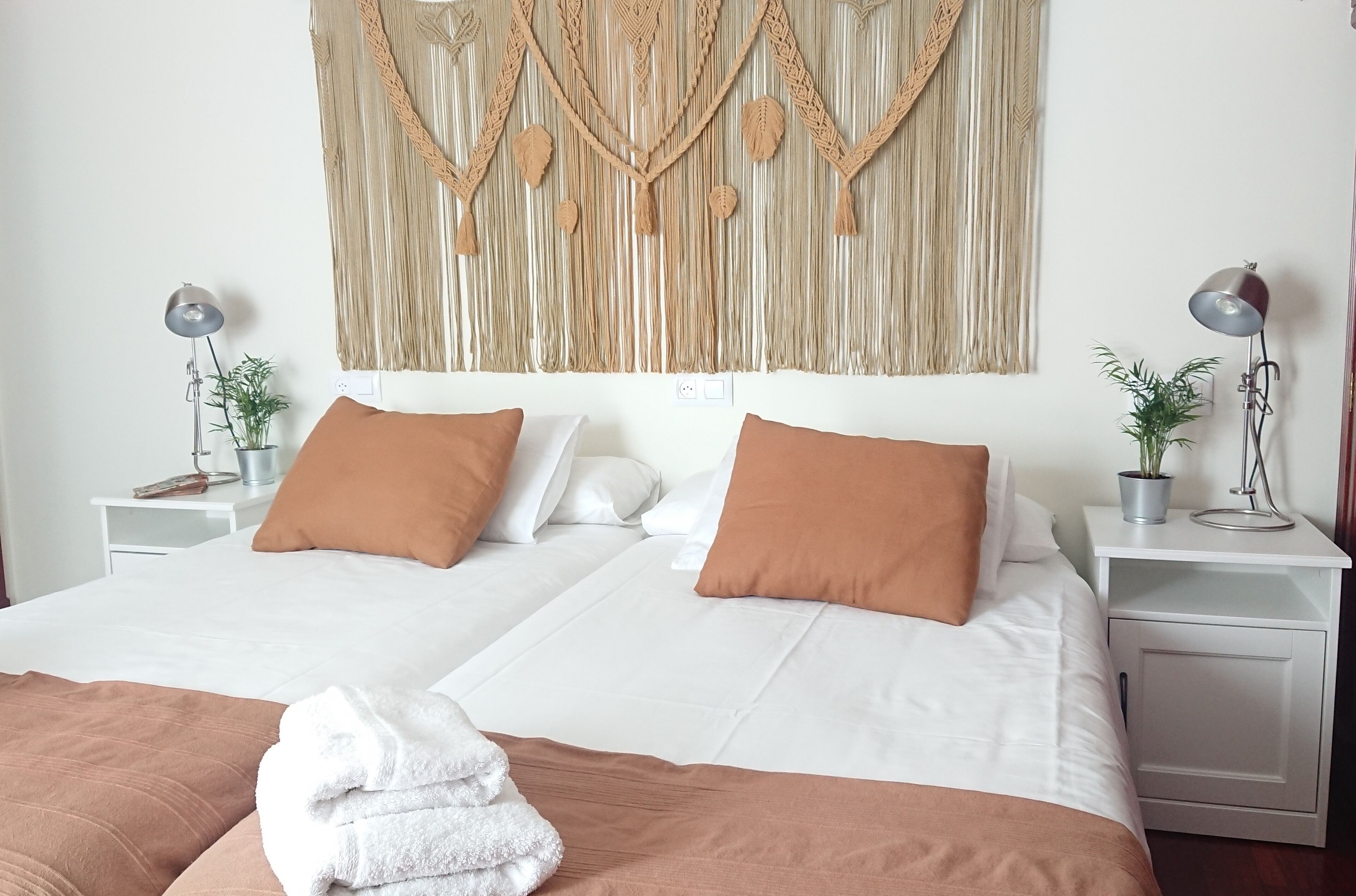 4 bedrooms, WiFi, bed sheets