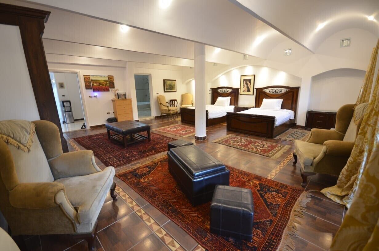 5 bedrooms, soundproofing, iron/ironing board, free WiFi