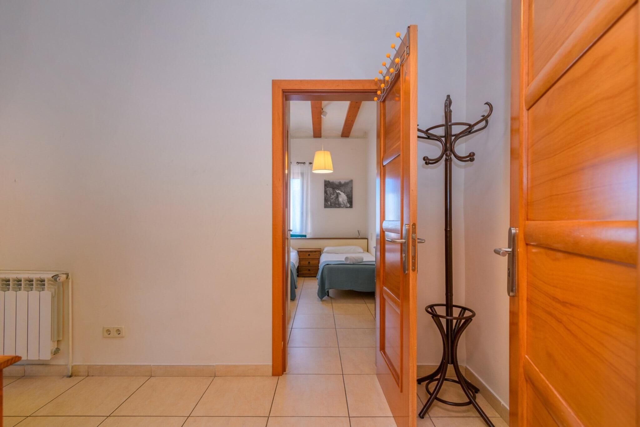 5 bedrooms, iron/ironing board, WiFi (free), bed sheets