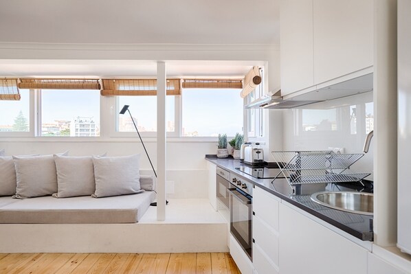 Fridge, microwave, oven, stovetop