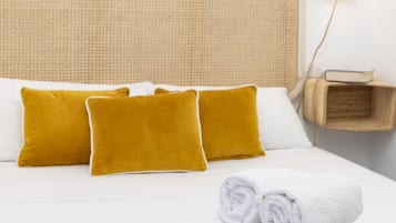 2 bedrooms, in-room safe, desk, iron/ironing board