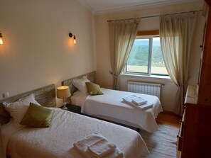 3 bedrooms, iron/ironing board, travel crib, free WiFi