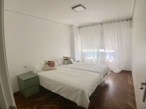 2 chambres, fer et planche Ă repasser, Wi-Fi, draps fournis