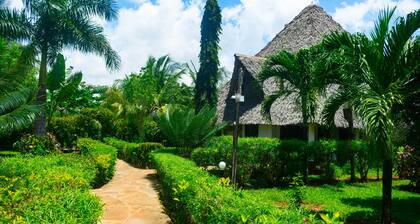 chalet familial avec piscine clÎturée le seul à Diani Beach.