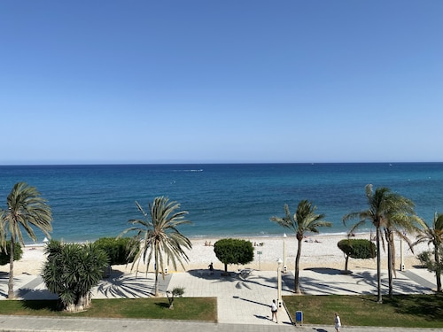 Beautiful Seafront 3Bed, 2Bath, wifi, first line in Altea