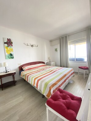 3 chambres, bureau, fer et planche à repasser, Wi-Fi gratuit