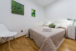 3 bedrooms, iron/ironing board, travel cot, free WiFi