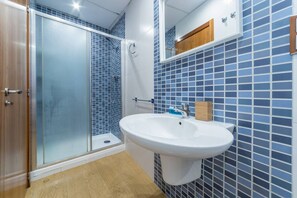 تجهيزات دش، مجففات شعر، مناشف