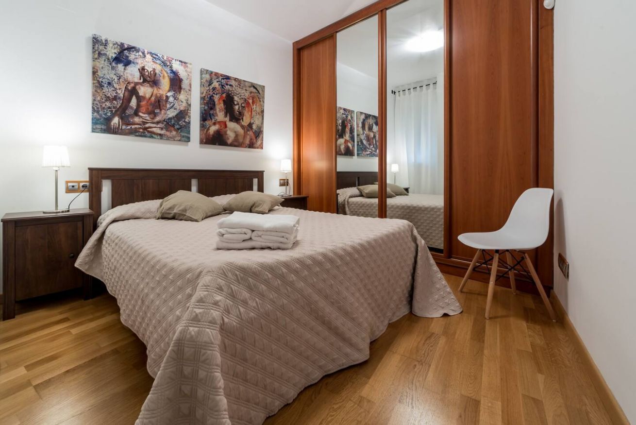 3 slaapkamers, een strijkplank/strijkijzer, reisbedje, gratis wifi