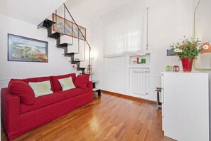 Télévision, livres, chaîne hi-fi