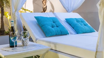 4 quartos, ferros/tábuas de passar roupa, berço de viagem