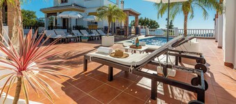 Fantastique villa avec vue sur la mer, à quelques km de la plage