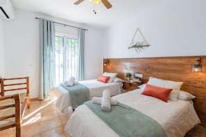 4 عدّة غرف نوم ومكواة/لوح كي وسرير سفر وواي فاي مجانًا