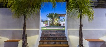 Fantastique villa avec vue sur la mer, à quelques km de la plage