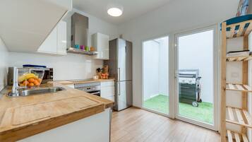 Kühlschrank, Mikrowelle, Ofen, Geschirrspüler