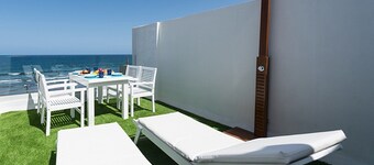 DELUXE HOME, SEA VIEW AND TERRACE